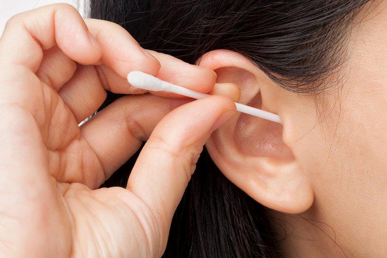 Vệ sinh tai thường xuyên giúp tăng hiệu quả chữa viêm tai giữa bằng diện chẩn