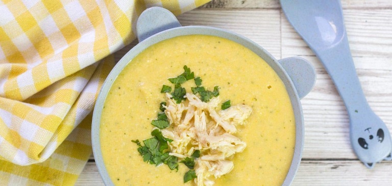 Thực phẩm mềm như cháo, súp sẽ giúp người bệnh dễ ăn và không gây ảnh hưởng đến cổ họng