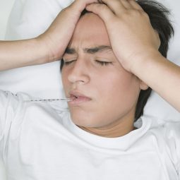Sốt viêm họng: Những thông tin quan trọng cần biết
