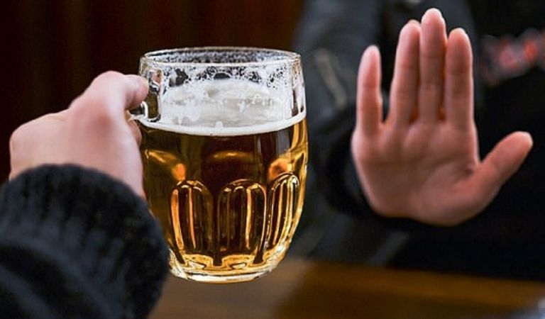 Người bệnh ung thư đại tràng cần tuyệt đối tránh xa rượu bia