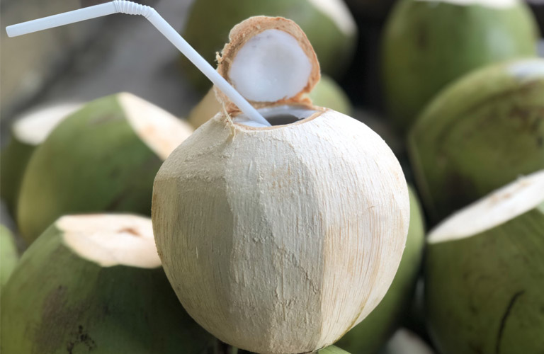 Uống nước dừa còn giúp bổ sung nhiều khoáng chất có lợi