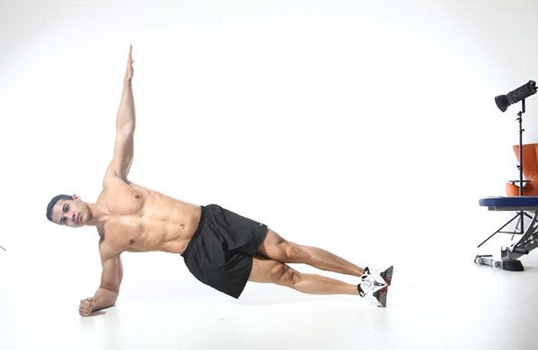 Nam giới có thể luyện tập động tác plank nâng cao để trị tình trạng rối loạn cương dương