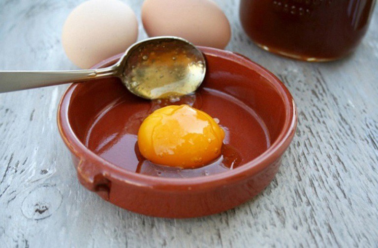 Chữa xuất tinh sớm bằng trứng gà kết hợp với mật ong nguyên chất