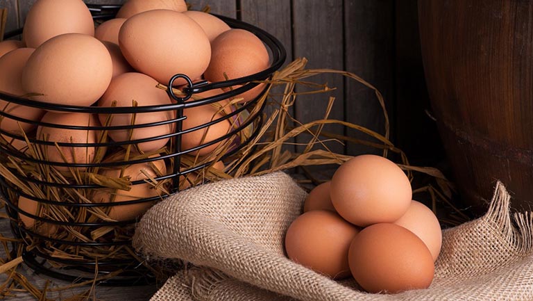 Trứng gà có nhiều dưỡng chất tốt cho sức khỏe, giúp trị yếu sinh lý
