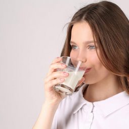 Đau Dạ Dày Có Nên Uống Sữa Không? Điều Cần Nhớ Khi Sử Dụng Sữa