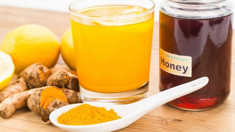 Cải thiện đau dạ dày bằng bột nghệ và mật ong
