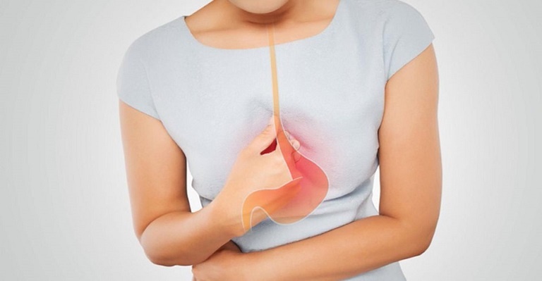 Trào ngược dạ dày thực quản có thể gây đau dạ dày sau khi ăn hoặc khi nằm nghỉ