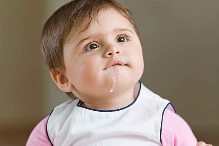 Trào ngược dạ dày ở trẻ nhỏ là một căn bệnh xảy ra ở đường tiêu hóa