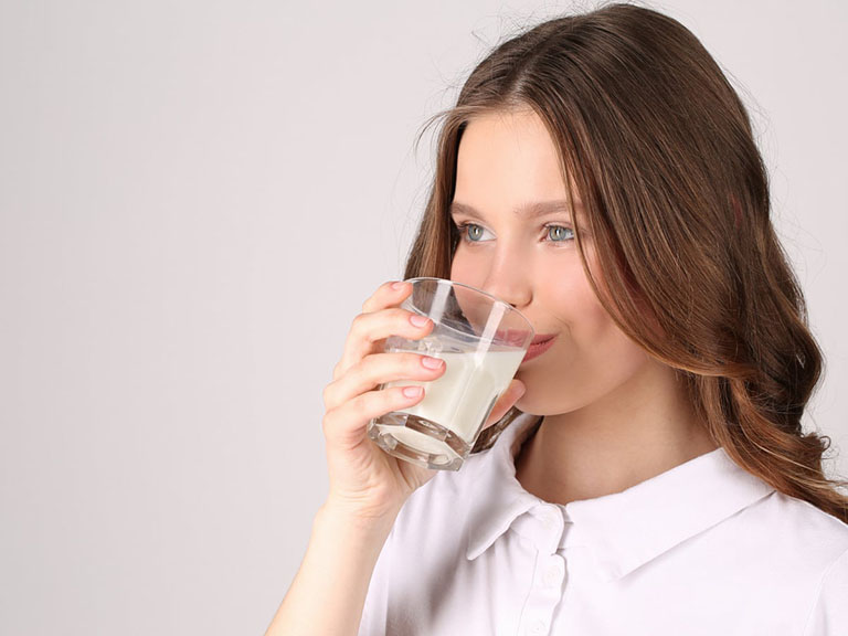 Xuất huyết dạ dày có nên uống sữa không là câu hỏi được nhiều người quan tâm