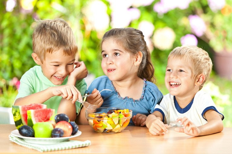 Cần xây dựng cho trẻ chế độ ăn uống khoa học lành mạnh