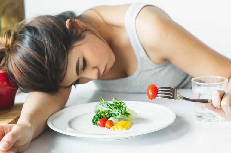 Có cảm giác đầy bụng, chán ăn là biểu hiện của đau dạ dày cấp độ 1