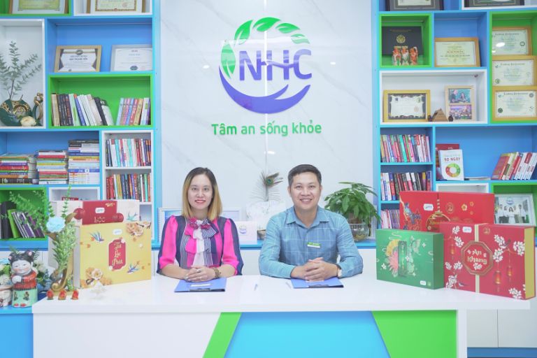 Trung tâm Dược liệu Vietfarm Cung Ứng Hơn 300 Set Quà Tết Đến Công Ty Khoa Học Tâm Lý Trị Liệu NHC Việt Nam
