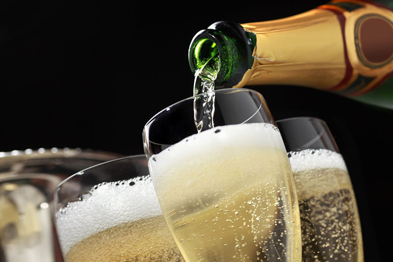 Champagne là rượu được xếp vào nhóm cao cấp, thượng hạng ở Pháp