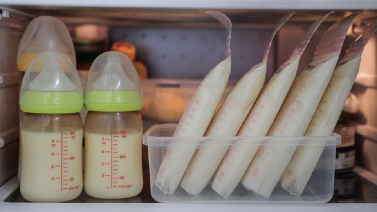 Chỉ được bảo quản sữa trong tủ lạnh trong vòng 24 giờ đồng hồ